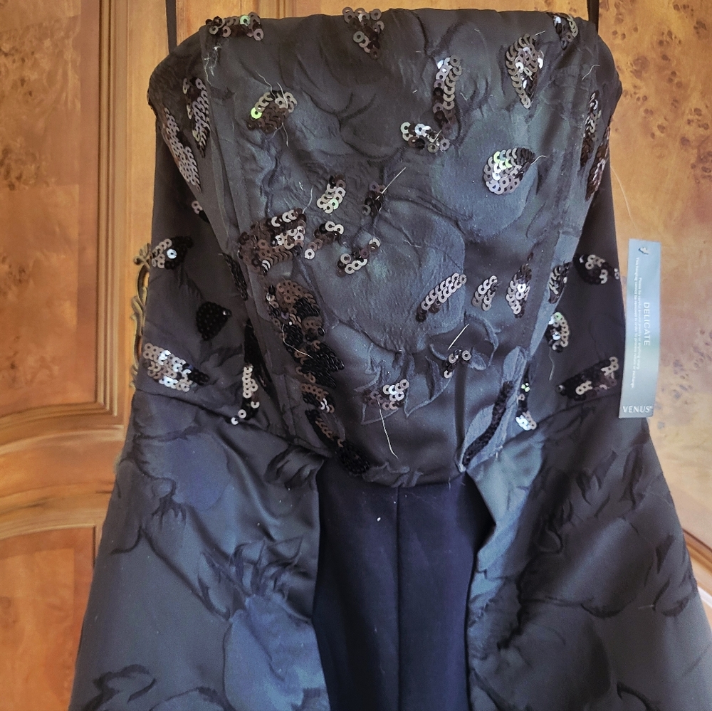 NWT VENUS Black Strapless Retro Sequin Jumpsuit with Floral Overlay Skirt Size 2 - Picture 2 of 6